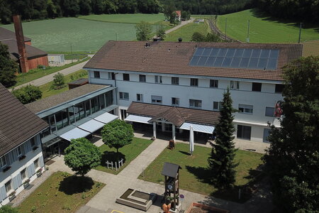 Wohnen und Pflege Peteracker AG